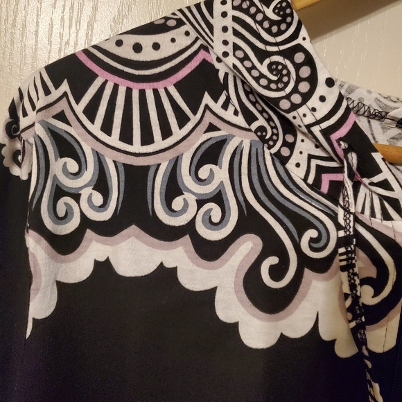 Metropolitan Black Pink Zippered All Over Patterned Lightweight Plus Size Jacket - Picture 9 of 11